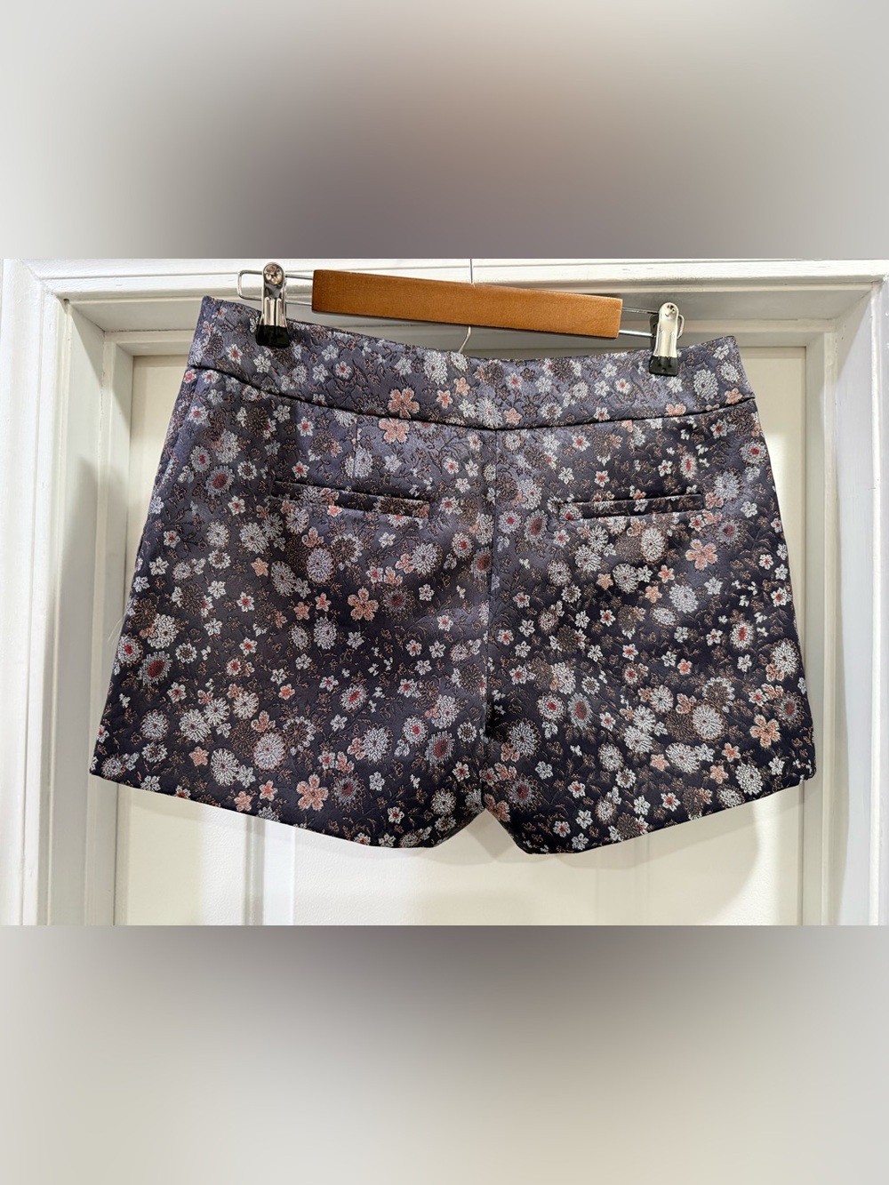 LOFT by ANN TAYLOR Floral Jacquard Floral Shorts Size 4